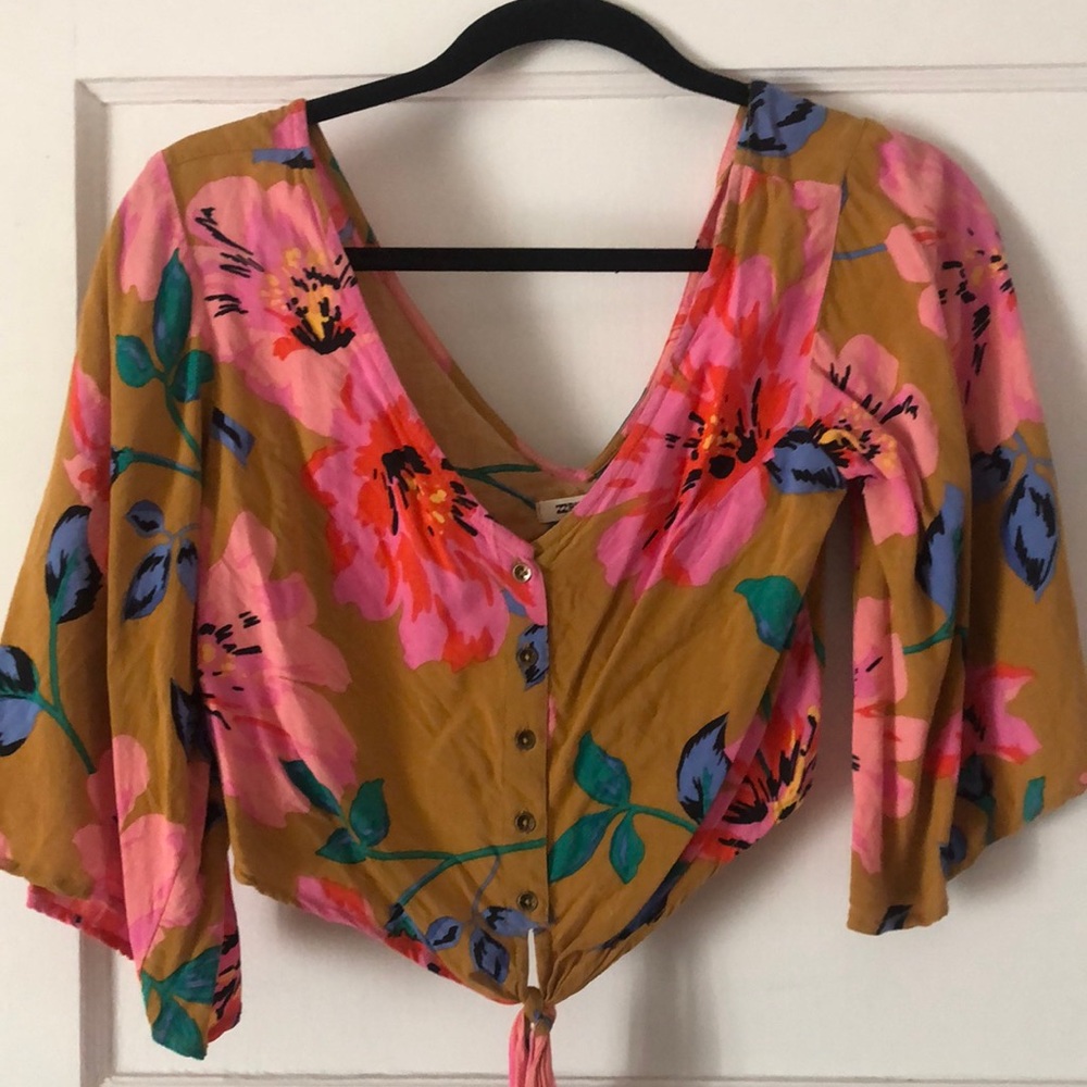Billabong, mustard & floral crop top